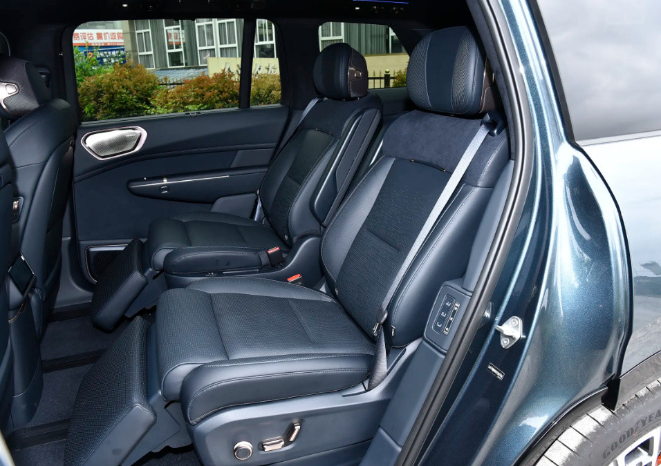 Lynk & Co 900 Ultra (6 seats), серый