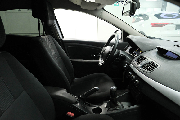 Renault Fluence, 2012 года, пробег 273000 км