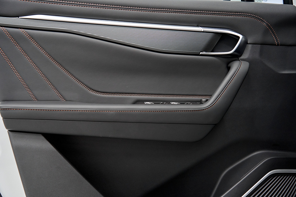 Geely Okavango Флагман, белый