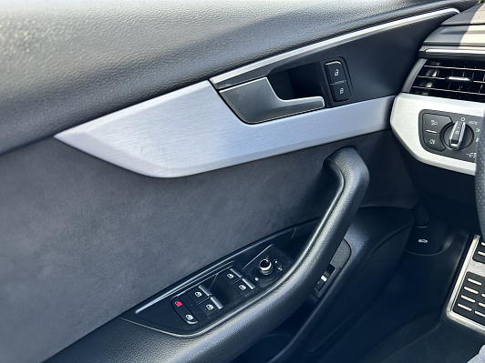 Audi A4 Sport, 2019 года, пробег 181383 км