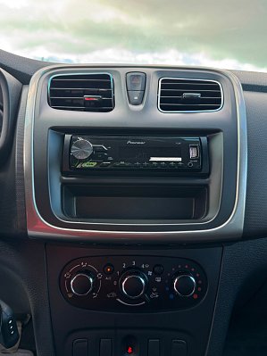 Renault Logan Privilege, 2017 года, пробег 106000 км