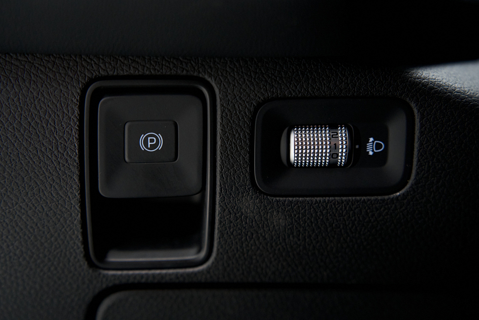 Geely Preface Flagship, серебряный