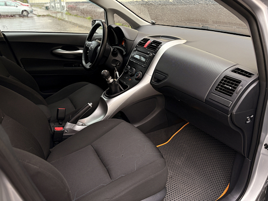 Toyota Auris, 2011 года, пробег 232507 км