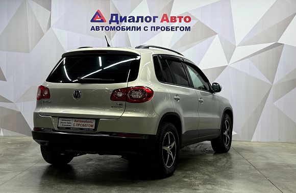 Volkswagen Tiguan, 2011 года, пробег 214285 км