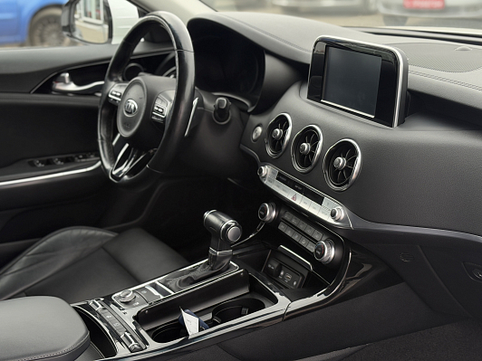 Kia Stinger Luxe, 2019 года, пробег 130395 км