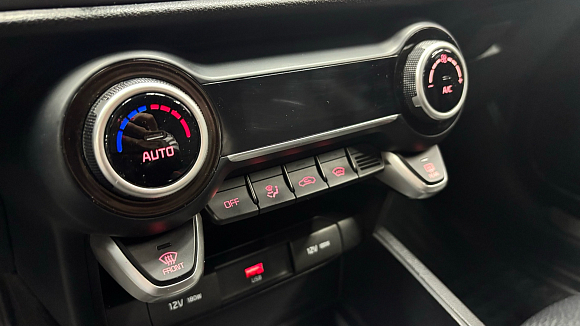 Kia Rio Luxe, 2021 года, пробег 23275 км