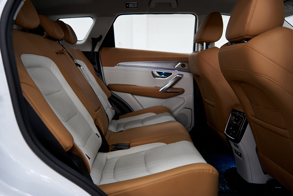 JETOUR X70+ Престиж, белый