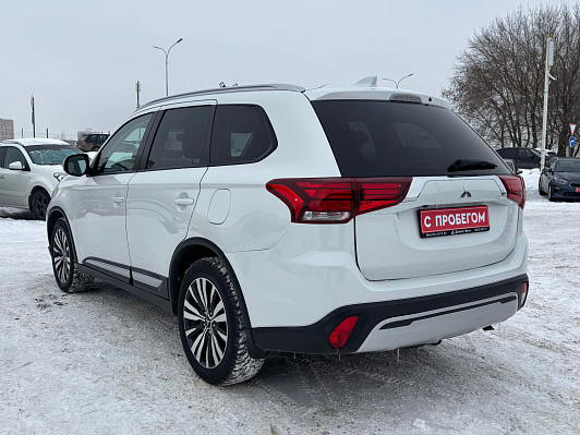 Mitsubishi Outlander Instyle, 2021 года, пробег 83293 км