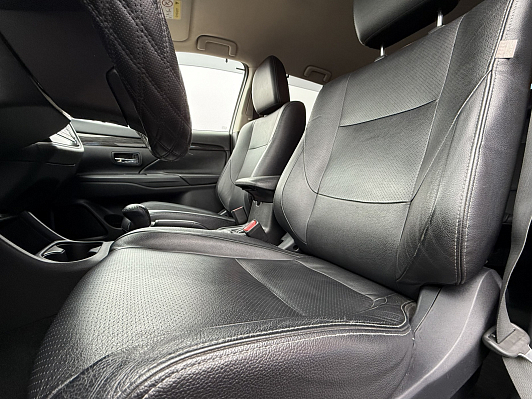 Mitsubishi Outlander Intense, 2016 года, пробег 208676 км