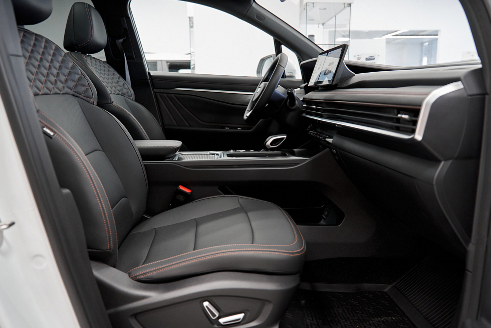 Geely Okavango Flagship, белый