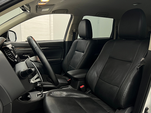 Mitsubishi Outlander Ultimate, 2015 года, пробег 159511 км