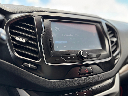 Lada (ВАЗ) Vesta Luxe Multimedia (2019-2021), 2017 года, пробег 206943 км