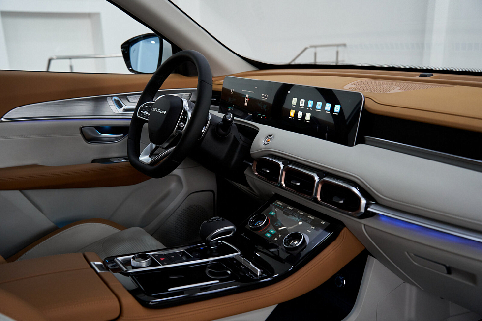 JETOUR X70+ Престиж, белый