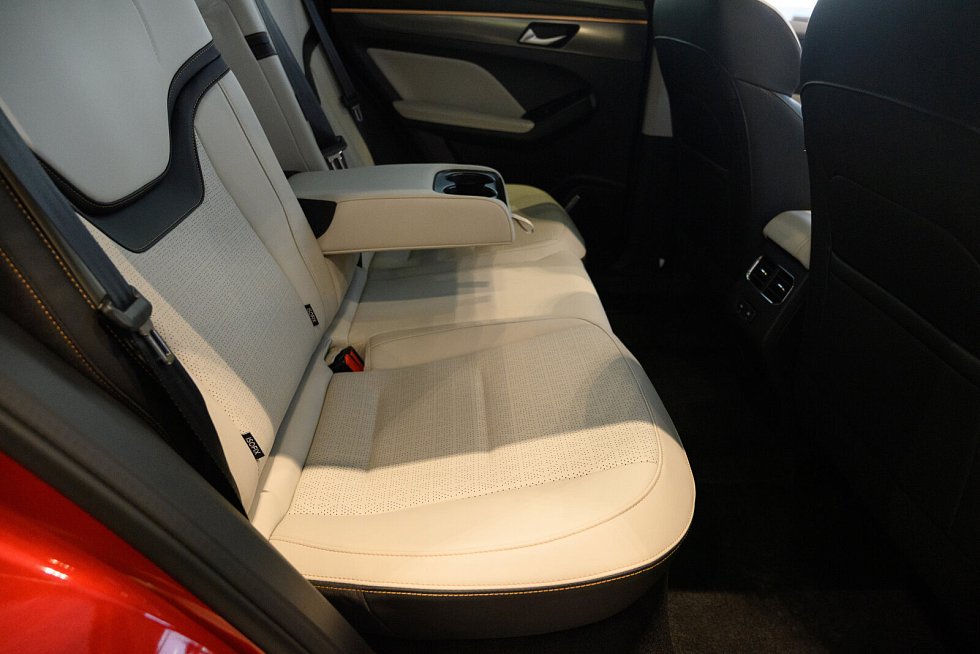 Haval Jolion Техно +, красный