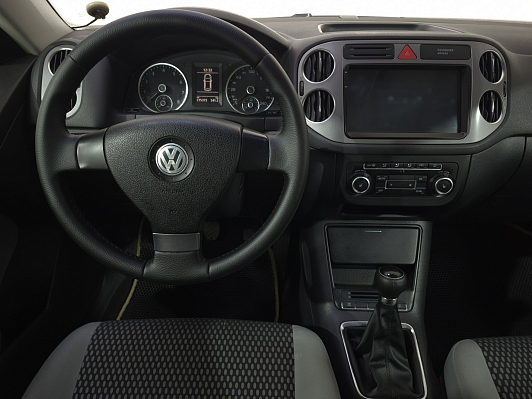 Volkswagen Tiguan Trend&Fun, 2009 года, пробег 215365 км