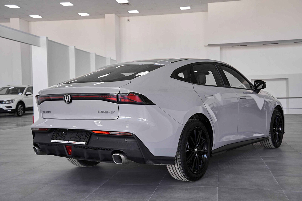 Changan UNI-V Luxe, серый
