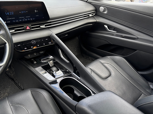 Hyundai Elantra Premium Edition, 2021 года, пробег 18993 км