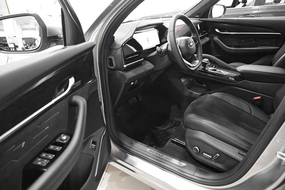 Geely Monjaro Flagship (2023-2025), серебряный