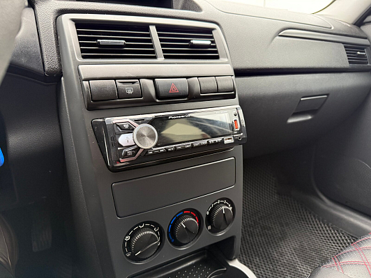 Lada (ВАЗ) Priora Comfort 21705-42-058, 2016 года, пробег 141000 км