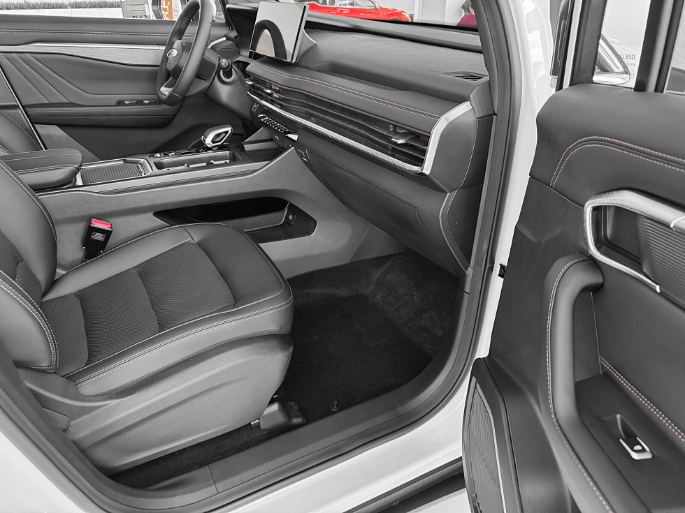 Geely Okavango Luxury, белый