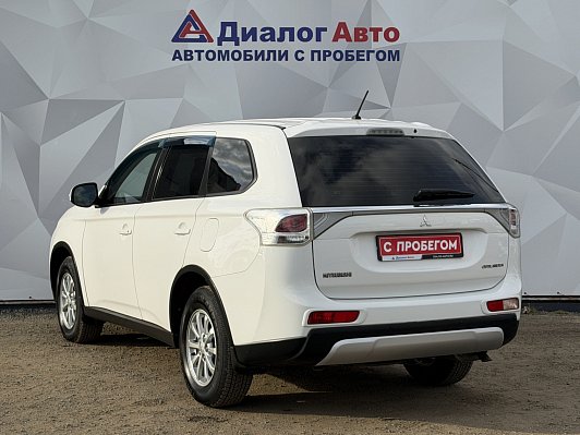 Mitsubishi Outlander Intense, 2014 года, пробег 117700 км