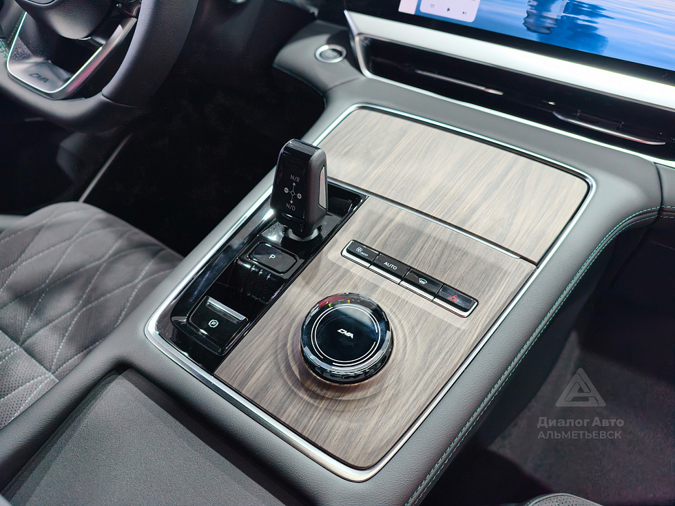 Geely Monjaro Flagship SE, серый