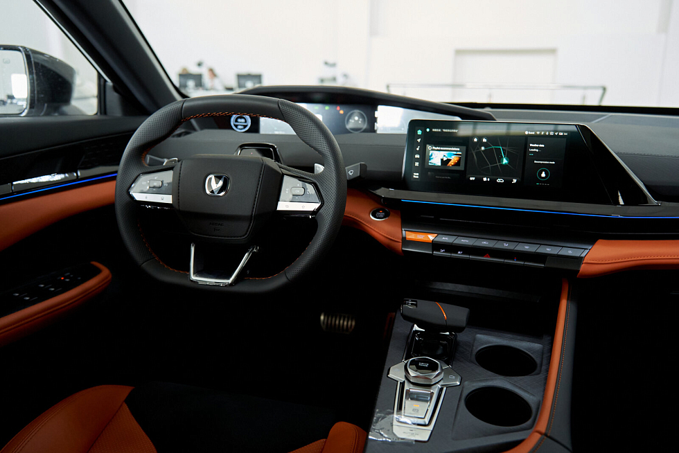 Changan UNI-V Tech, белый