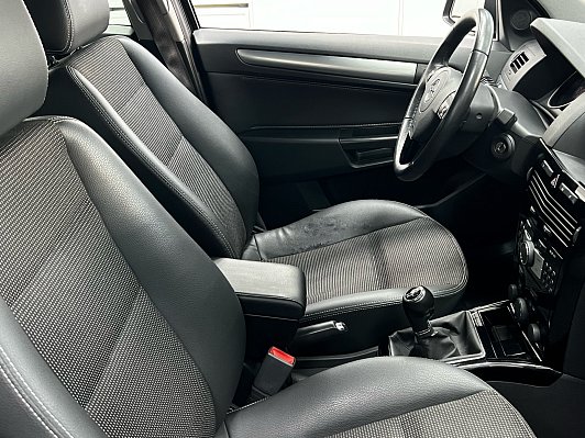 Opel Astra, 2011 года, пробег 135363 км