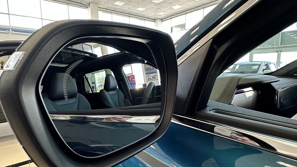 Geely Monjaro Флагман, синий