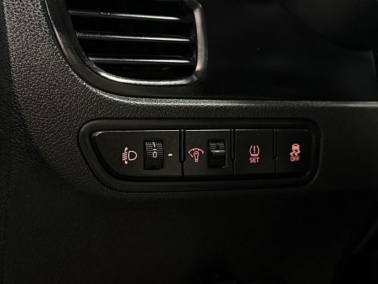 Kia Rio Luxe RED Line, 2019 года, пробег 154000 км