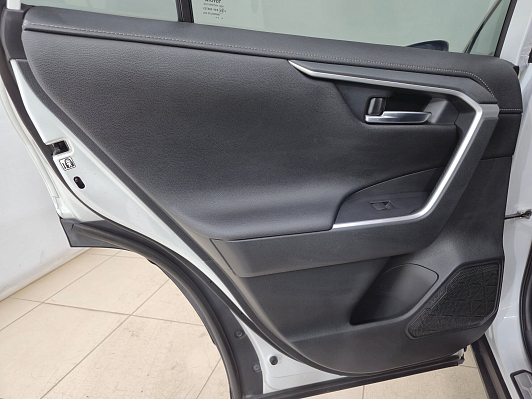 Toyota RAV4 Комфорт, 2019 года, пробег 103658 км