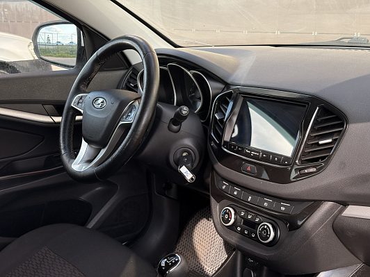 Lada (ВАЗ) Vesta Luxe Multimedia (2018-2019), 2017 года, пробег 174427 км