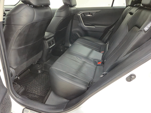 Toyota RAV4 Комфорт, 2019 года, пробег 103658 км