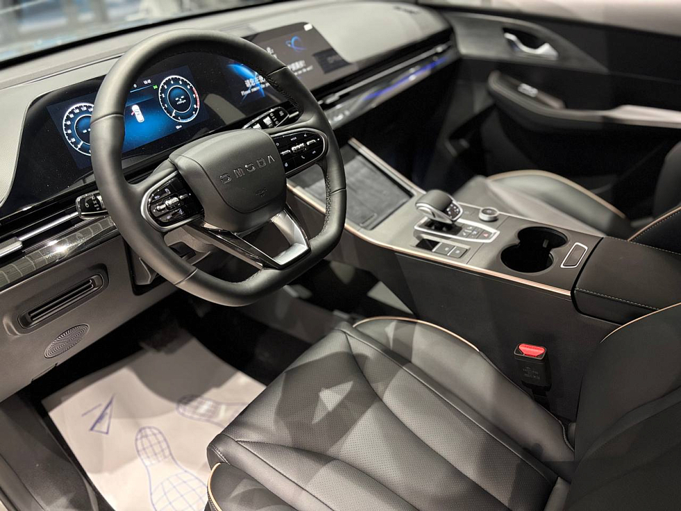 Omoda C5 Актив, серебряный