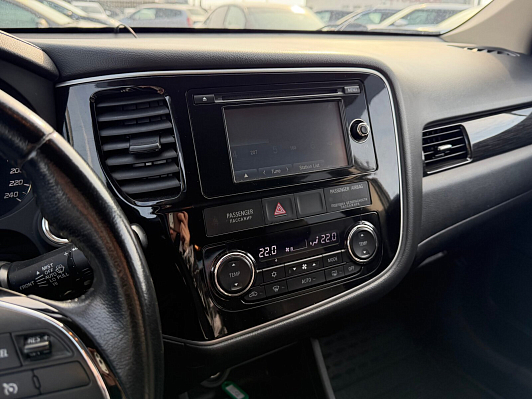 Mitsubishi Outlander Intense, 2016 года, пробег 210921 км