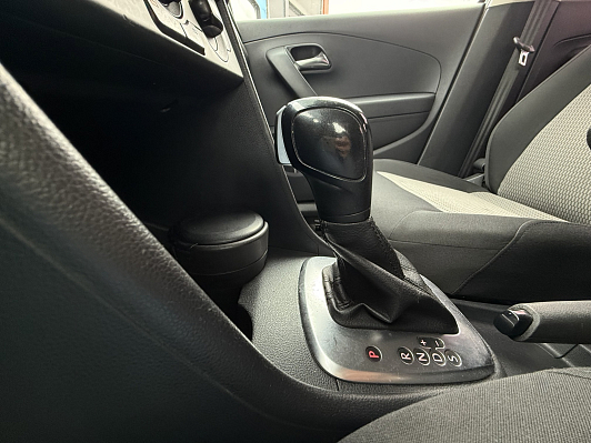 Volkswagen Polo Comfortline, 2015 года, пробег 165174 км