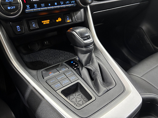 Toyota RAV4 Комфорт, 2020 года, пробег 105140 км