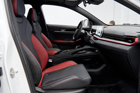 Geely Coolray Flagship, белый