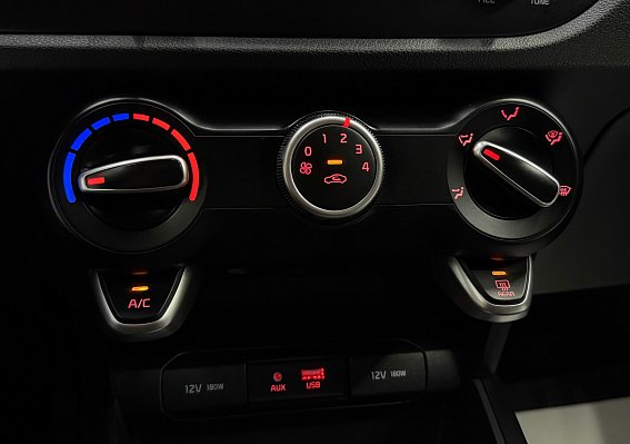 Kia Rio Лига Европы, 2019 года, пробег 45000 км