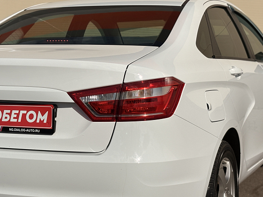 Lada (ВАЗ) Vesta Luxe Multimedia (2018-2019), 2017 года, пробег 174427 км