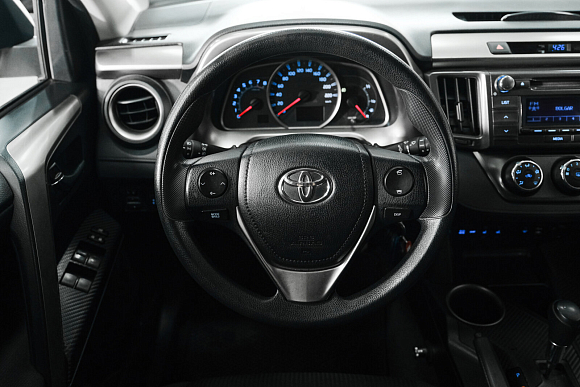 Toyota RAV4, 2015 года, пробег 122000 км