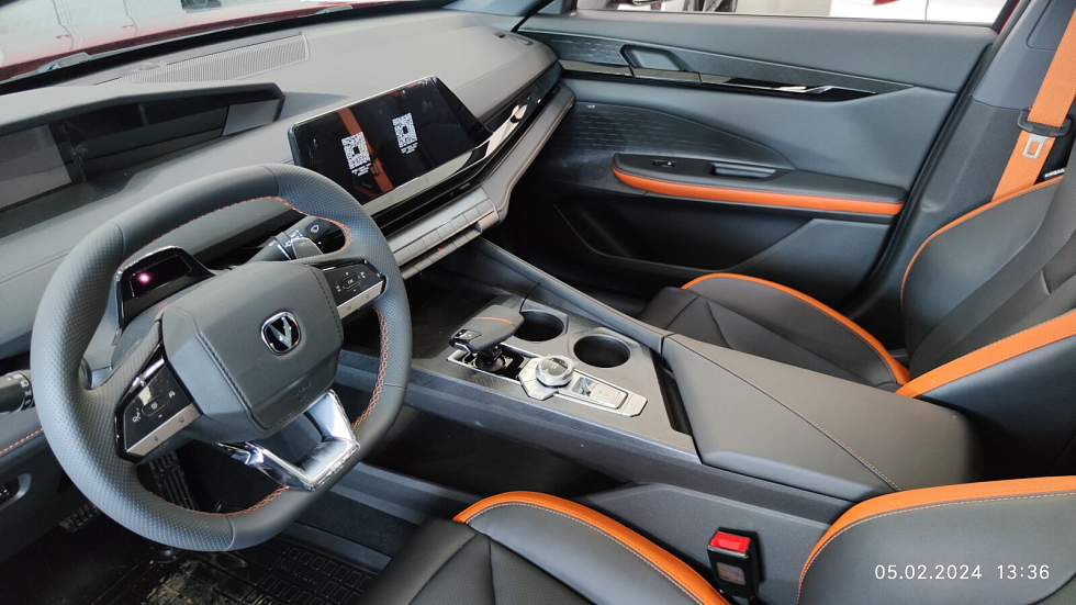 Changan UNI-V Техно, красный