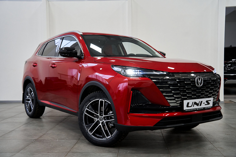 Changan UNI-S (CS55 Plus) Comfort, красный