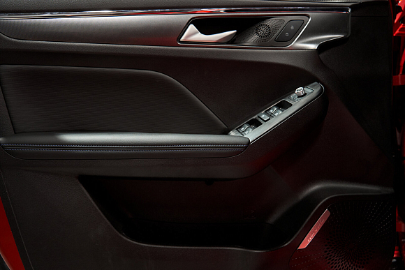 Haval Jolion Tech+, красный