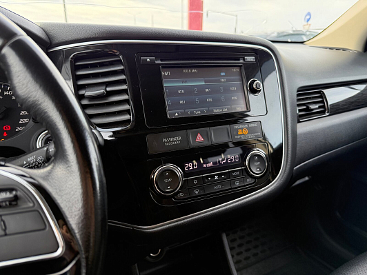 Mitsubishi Outlander Intense, 2016 года, пробег 210921 км