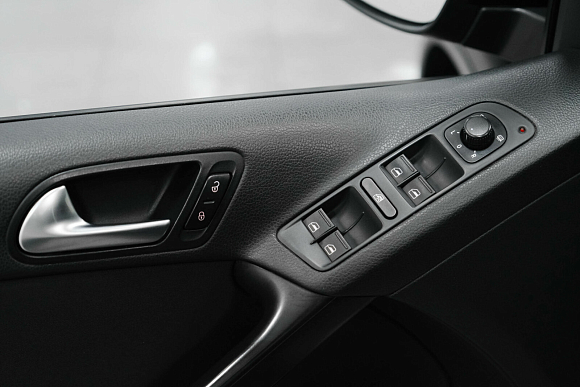 Volkswagen Tiguan Avenue, 2013 года, пробег 209000 км