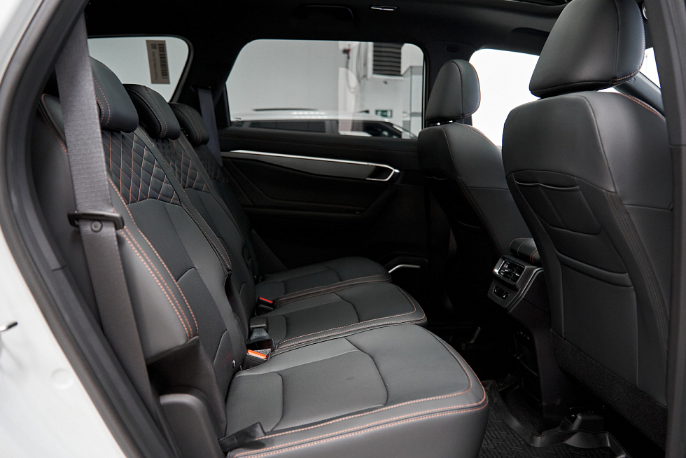 Geely Okavango Flagship, белый