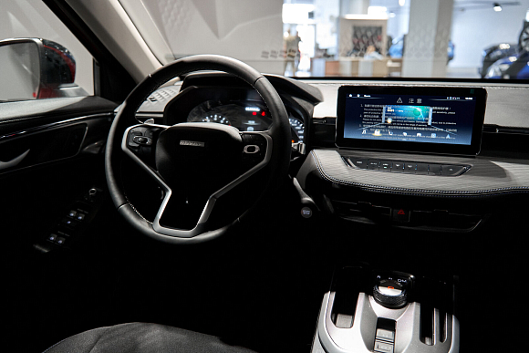 Haval Jolion Tech+, красный