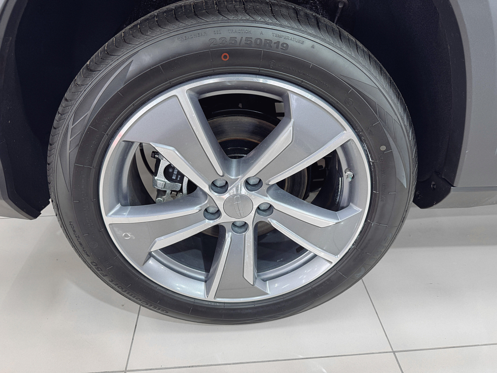 Geely Okavango Flagship, серый