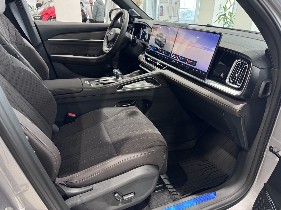 Geely Monjaro Flagship (2023-2025), серебряный